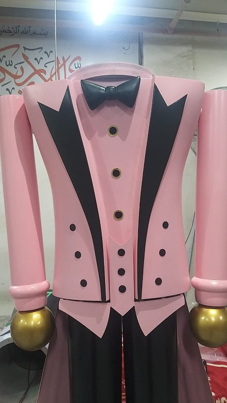 Giant Nutcracker feature